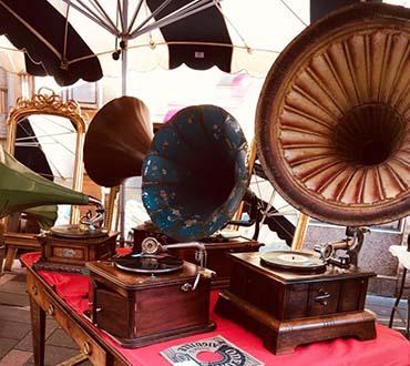 Brocantes et antiquités - gramophones