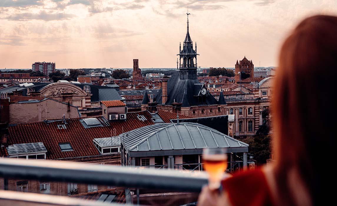 Vue sur Toulouse depuis la terrassse du restaurant Ma Biche sur le toit