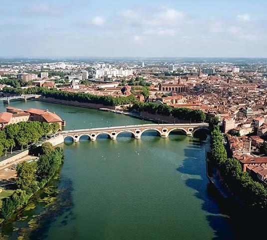 Vue aérienne de Toulouse et la Garonne